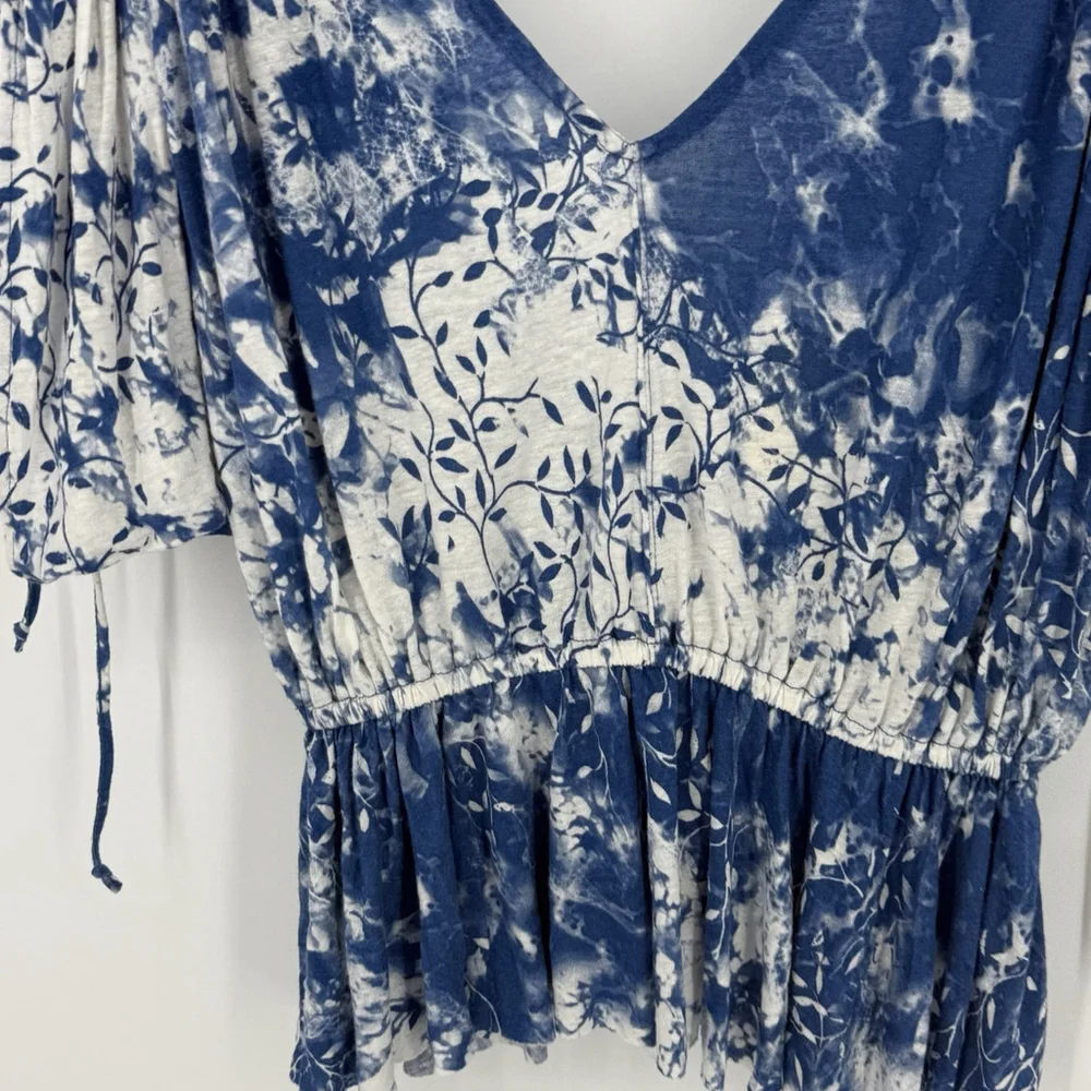Free People Abracadabra Blue Floral Cold Shoulder Cropped Blouse Size XS NWT